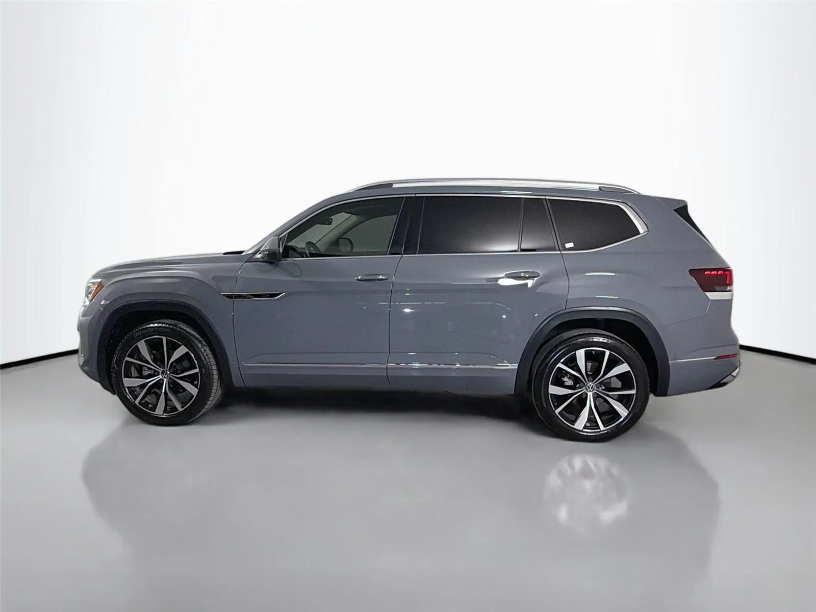 Certified Used 2025 Platinum Gray Metallic Volkswagen 2.0T SEL Premium R-Line image 8