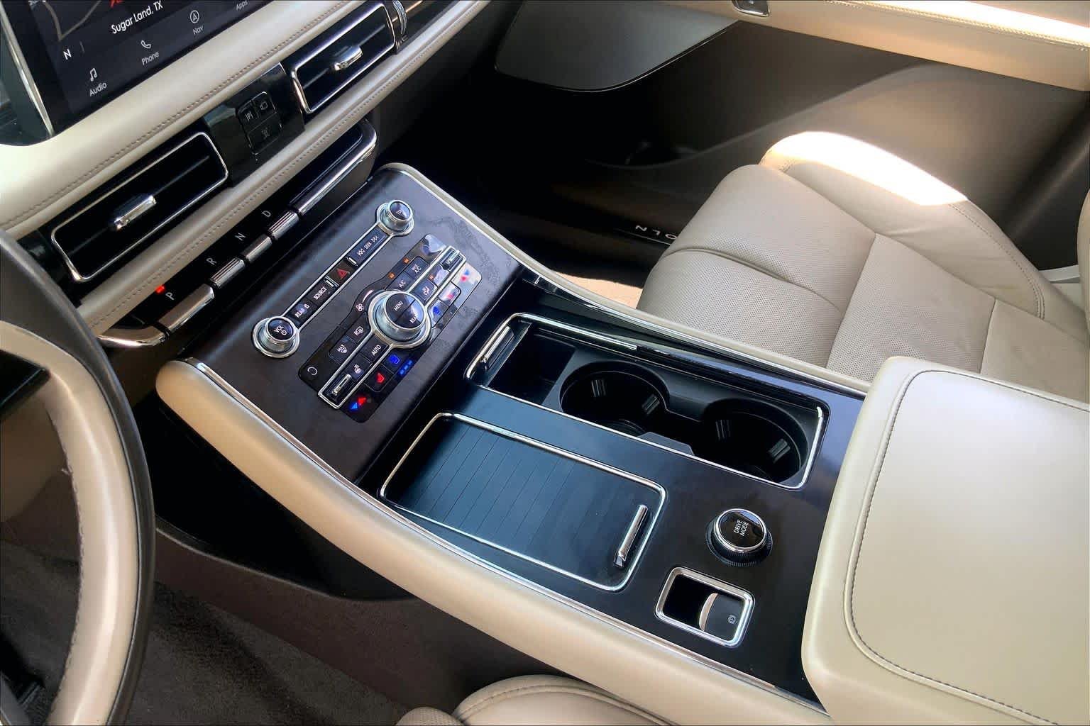 Used 2020 Red Carpet Metallic Tinted Clearcoat Lincoln Reserve image 17