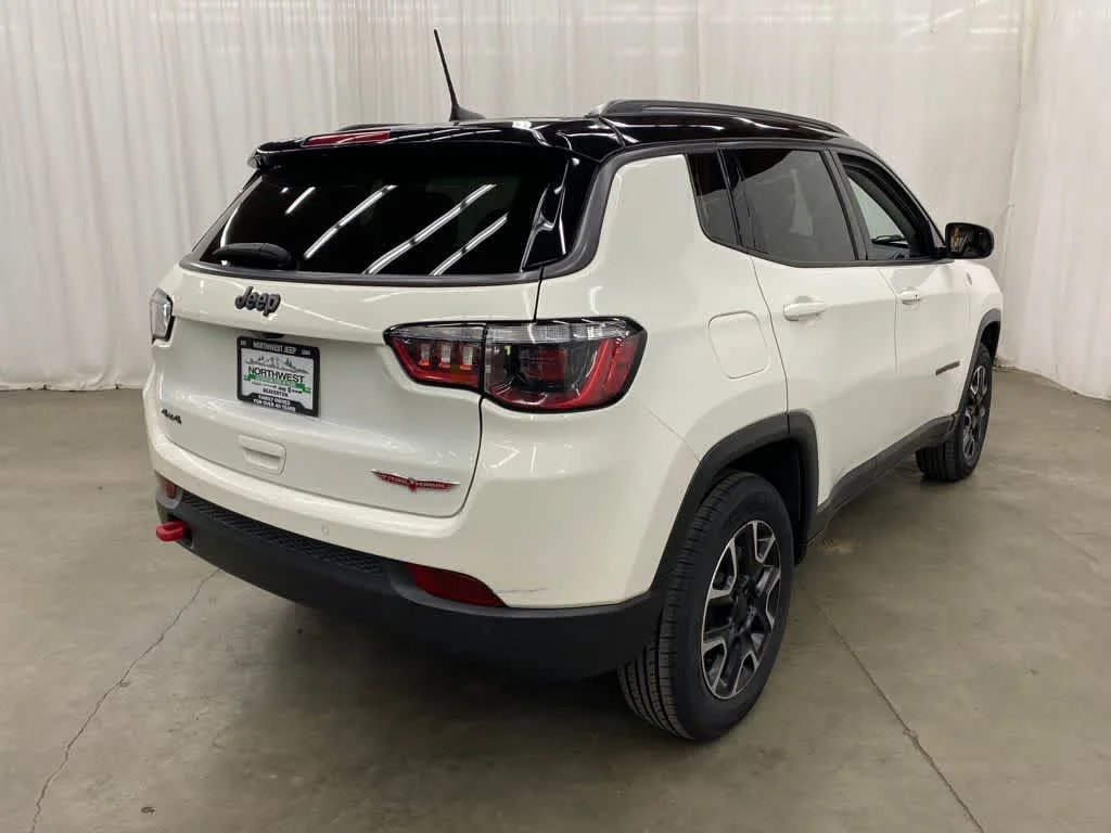 Used 2021 White Clearcoat Jeep Trailhawk image 6