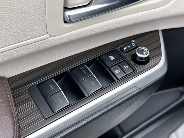 2024 Toyota Sienna Platinum - Photo 23