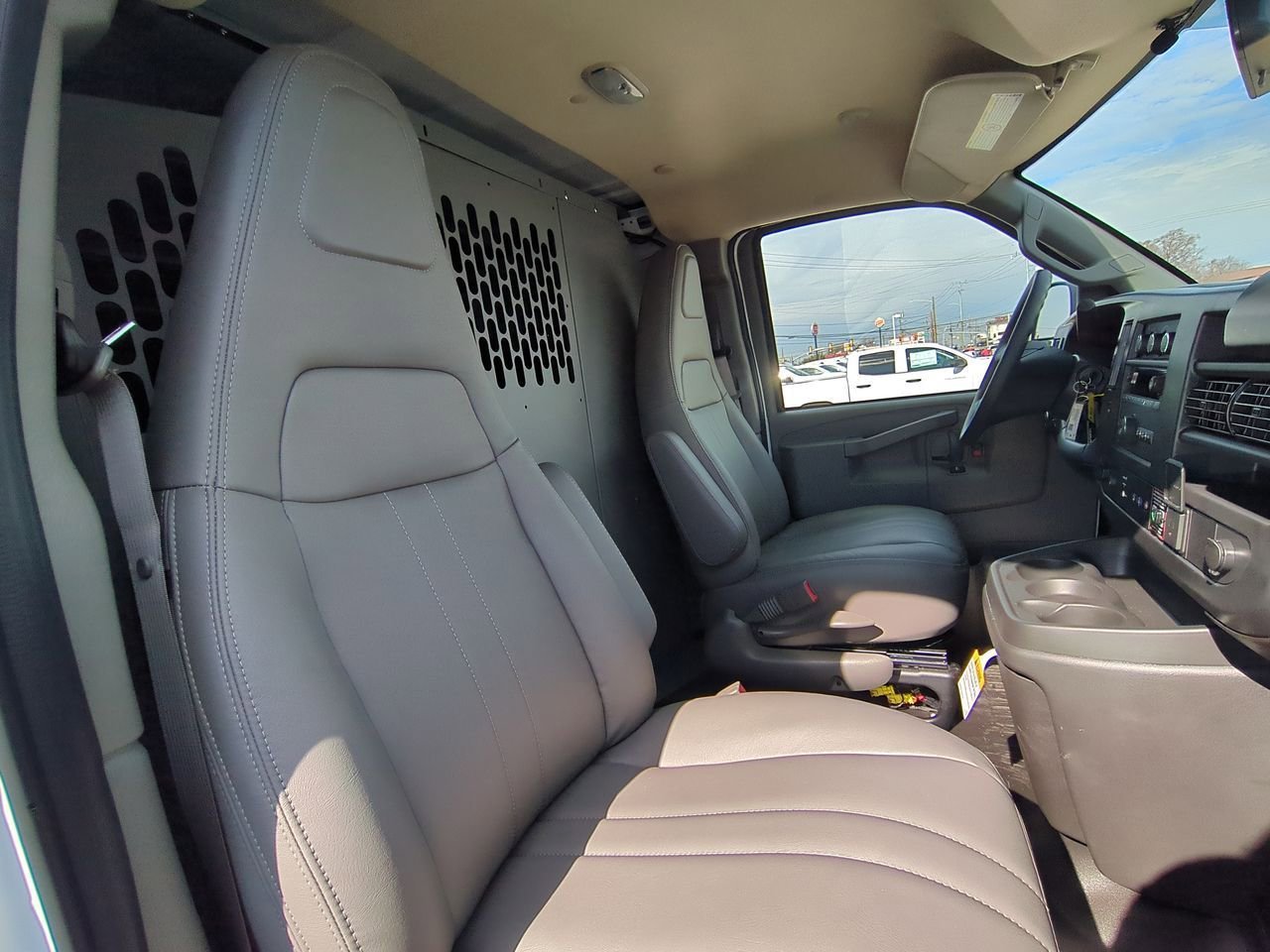 2025 Chevrolet Express Cargo Work Van - Photo 26