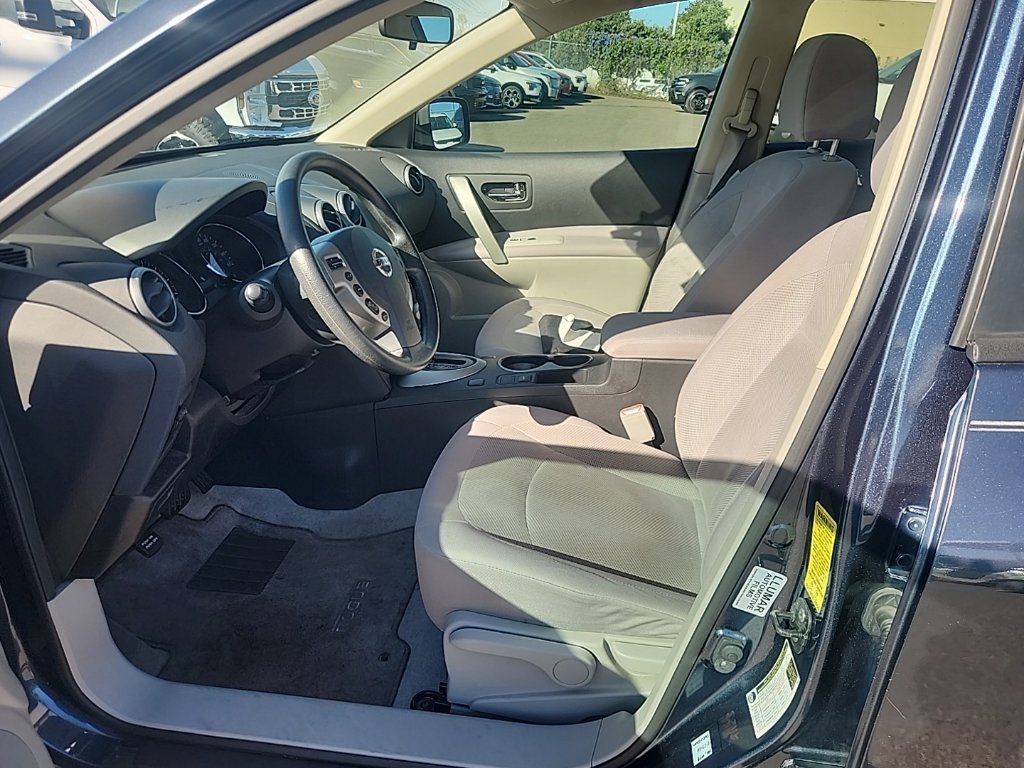 Used 2015 Graphite Blue Nissan S image 18