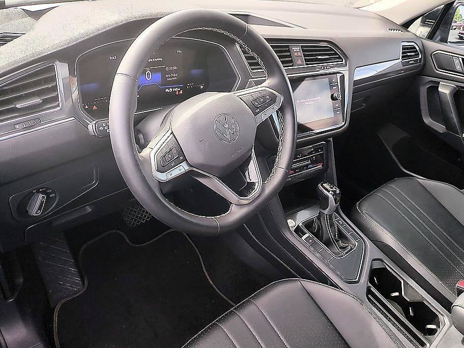 Used 2023 Platinum Gray Metallic Volkswagen SE image 14