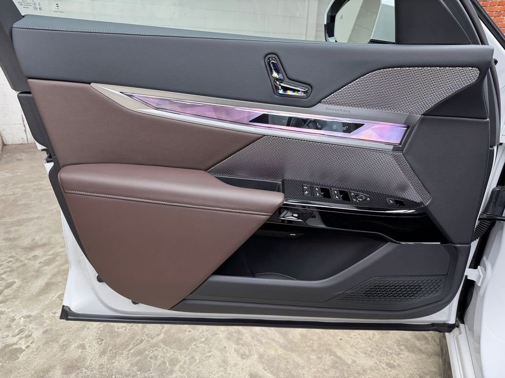 2025 BMW 7 Series 760i - Photo 10