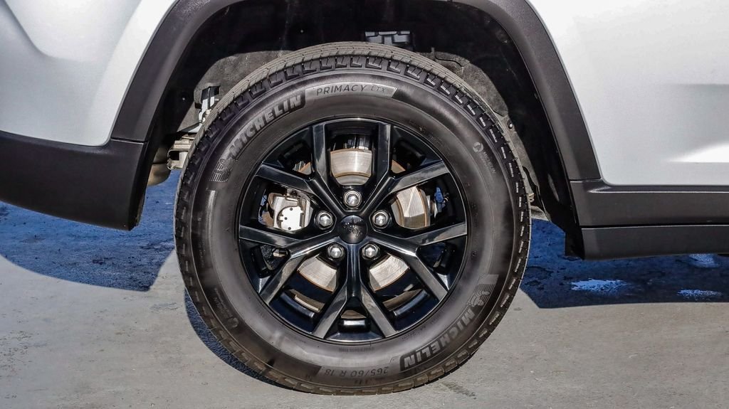 Used 2025 Silver Jeep Altitude image 12