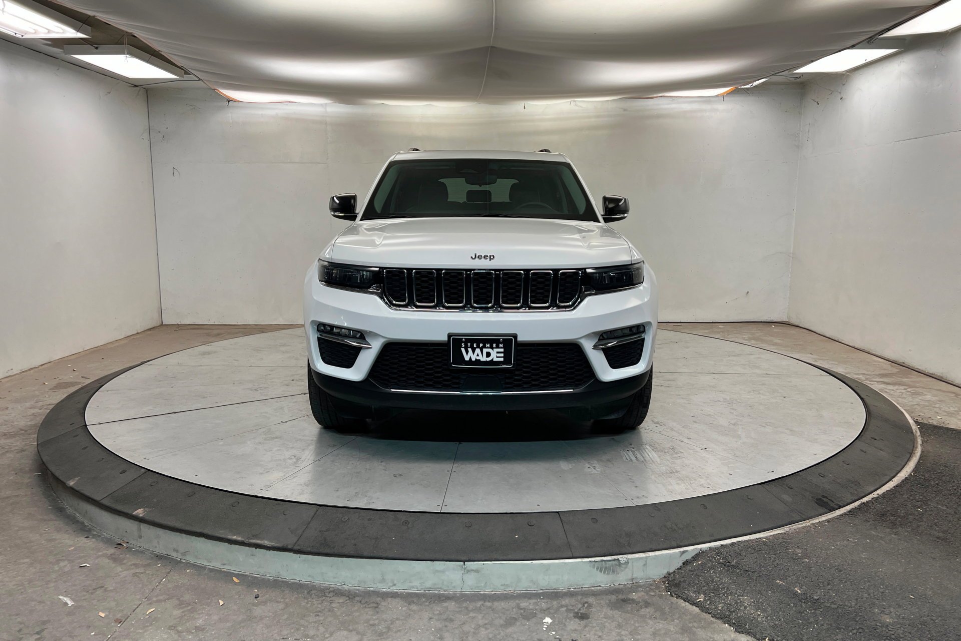 Used 2024 Bright White Clearcoat Jeep Limited image 9