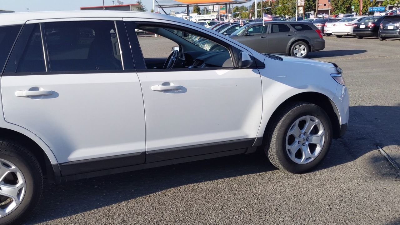 2014 Ford Edge SEL photo 2