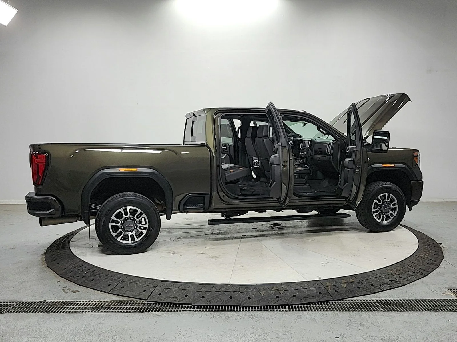 Used 2022  GMC AT4 image 16