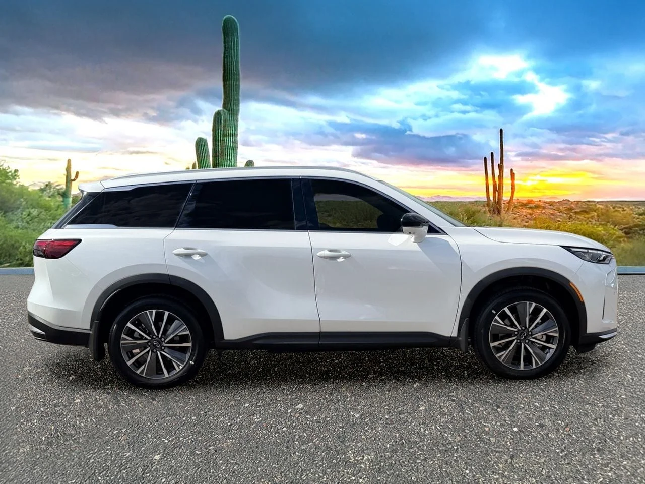 New 2027 RADIANT WHITE INFINITI Luxe FWD image 7