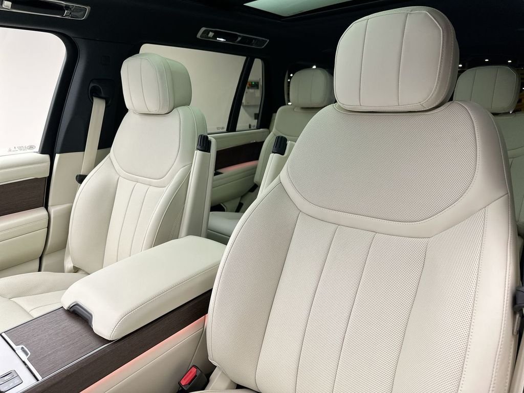 New 2026 Eiger Grey Metallic Land Rover SE image 10