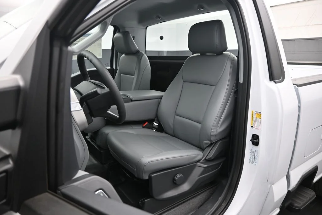 New 2026 Oxford White Ford XL image 8