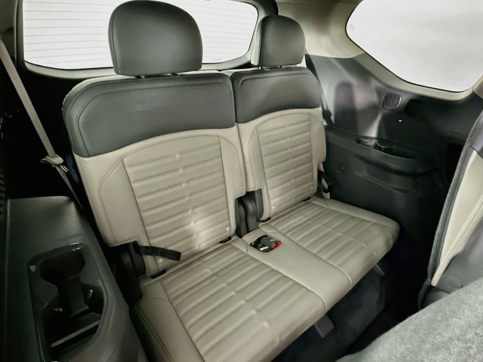 Used 2024 Ivory Silver Kia Land image 29
