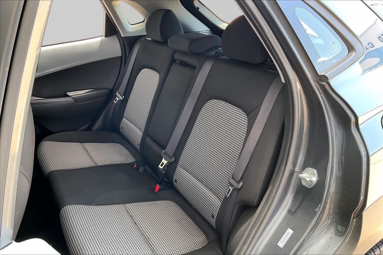 Used 2021 Thunder Gray Hyundai SE image 19