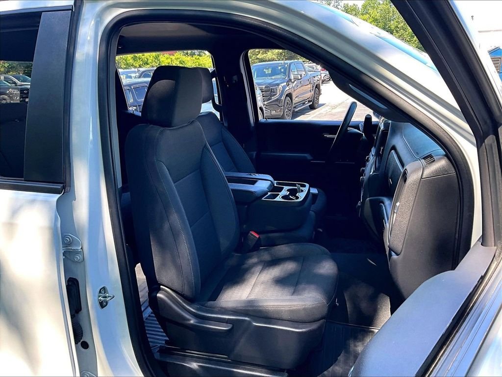 Used 2023 White Chevrolet Custom image 11