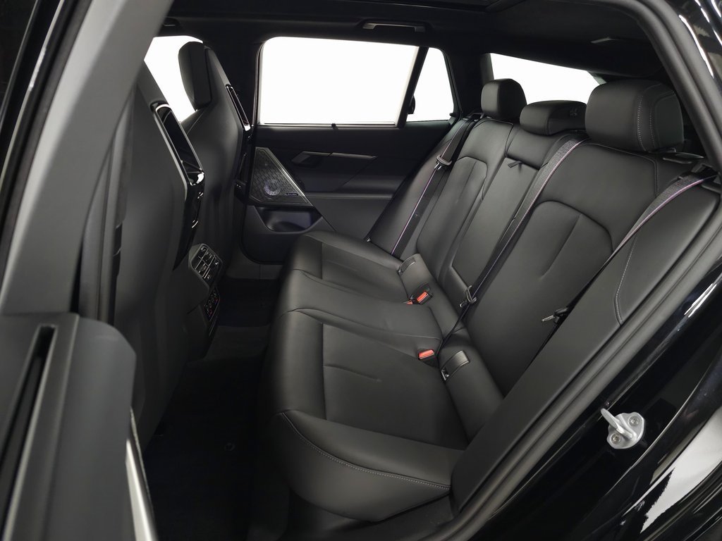 2025 BMW M5 - Image 44