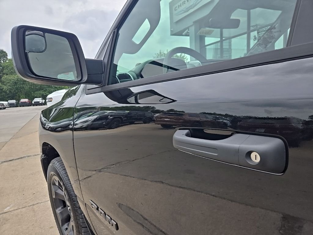 New 2026 Diamond Black Crystal Pearlcoat RAM Express image 36