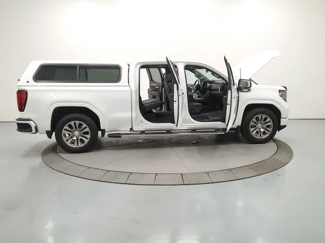 Used 2023 White GMC Denali image 17
