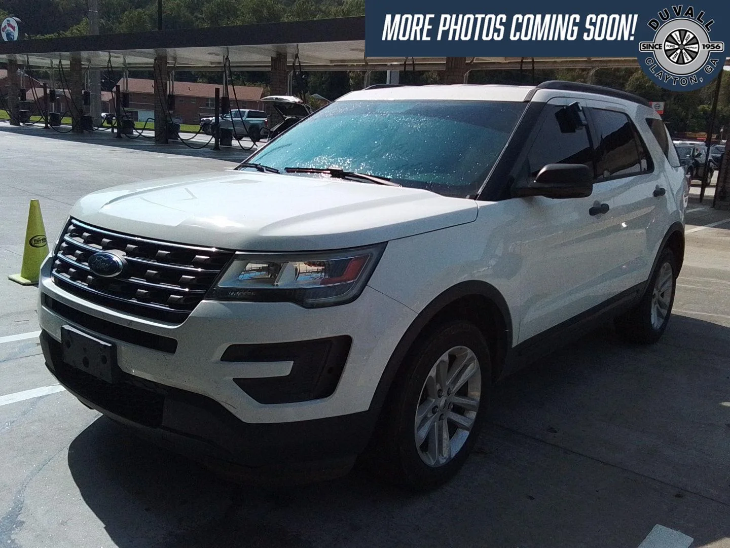 Used 2017 Oxford White Ford Base image 1