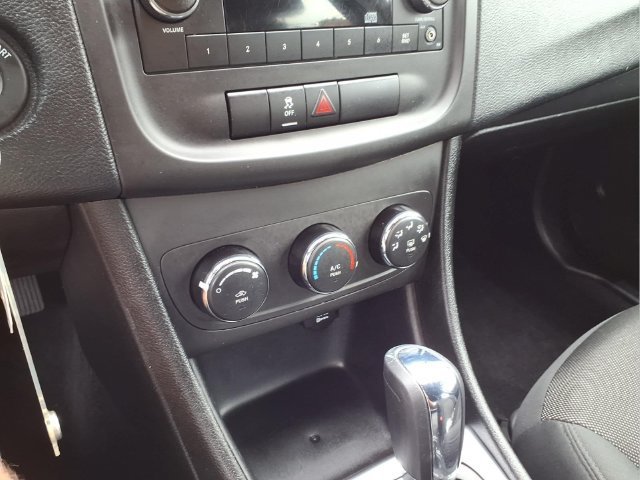 Used 2013  Dodge SE image 6