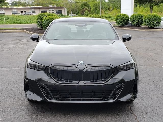 New 2027 Black Sapphire Metallic BMW 550e xDrive image 9