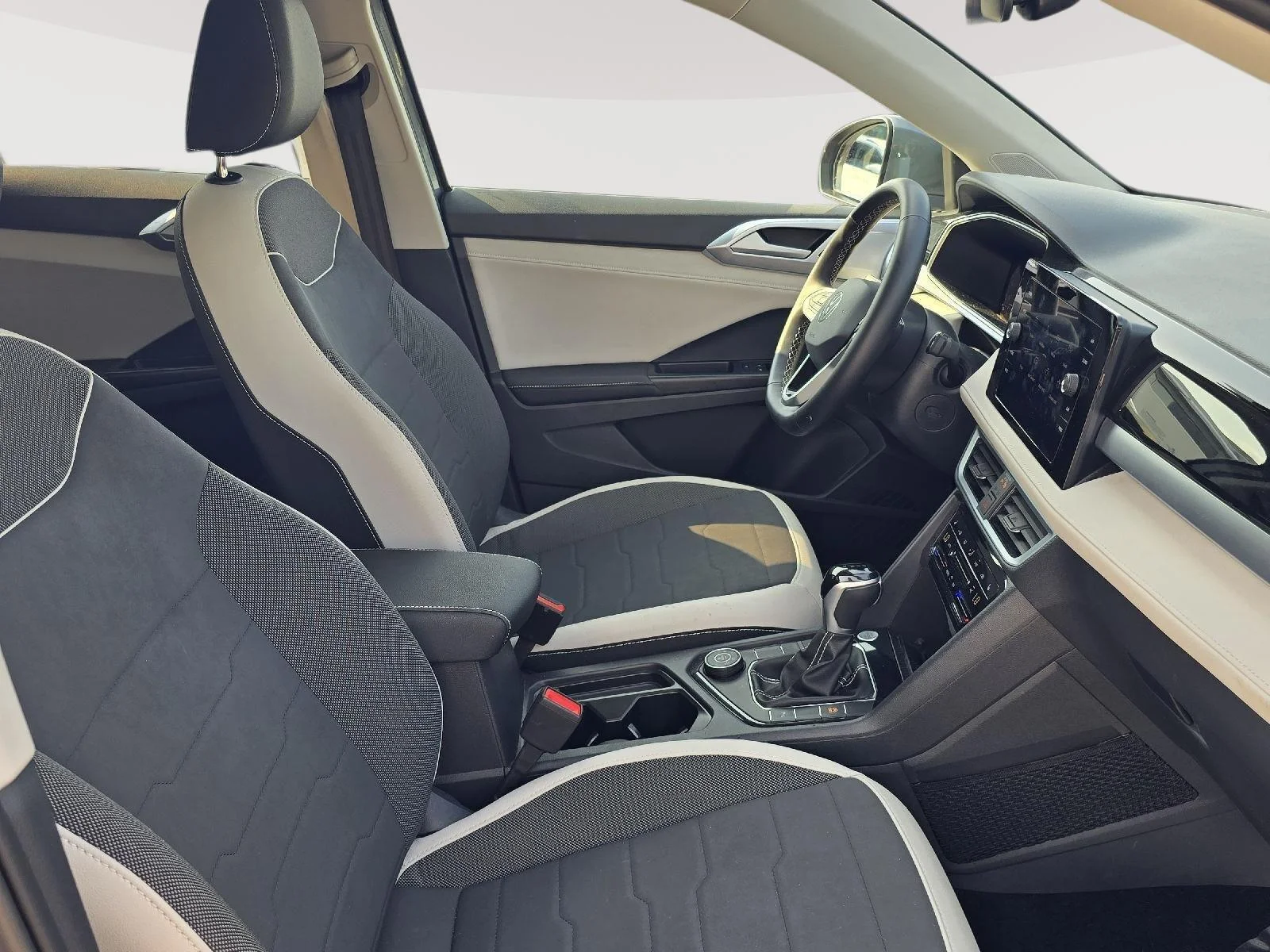 Certified Used 2025 GRAY Volkswagen SE image 17