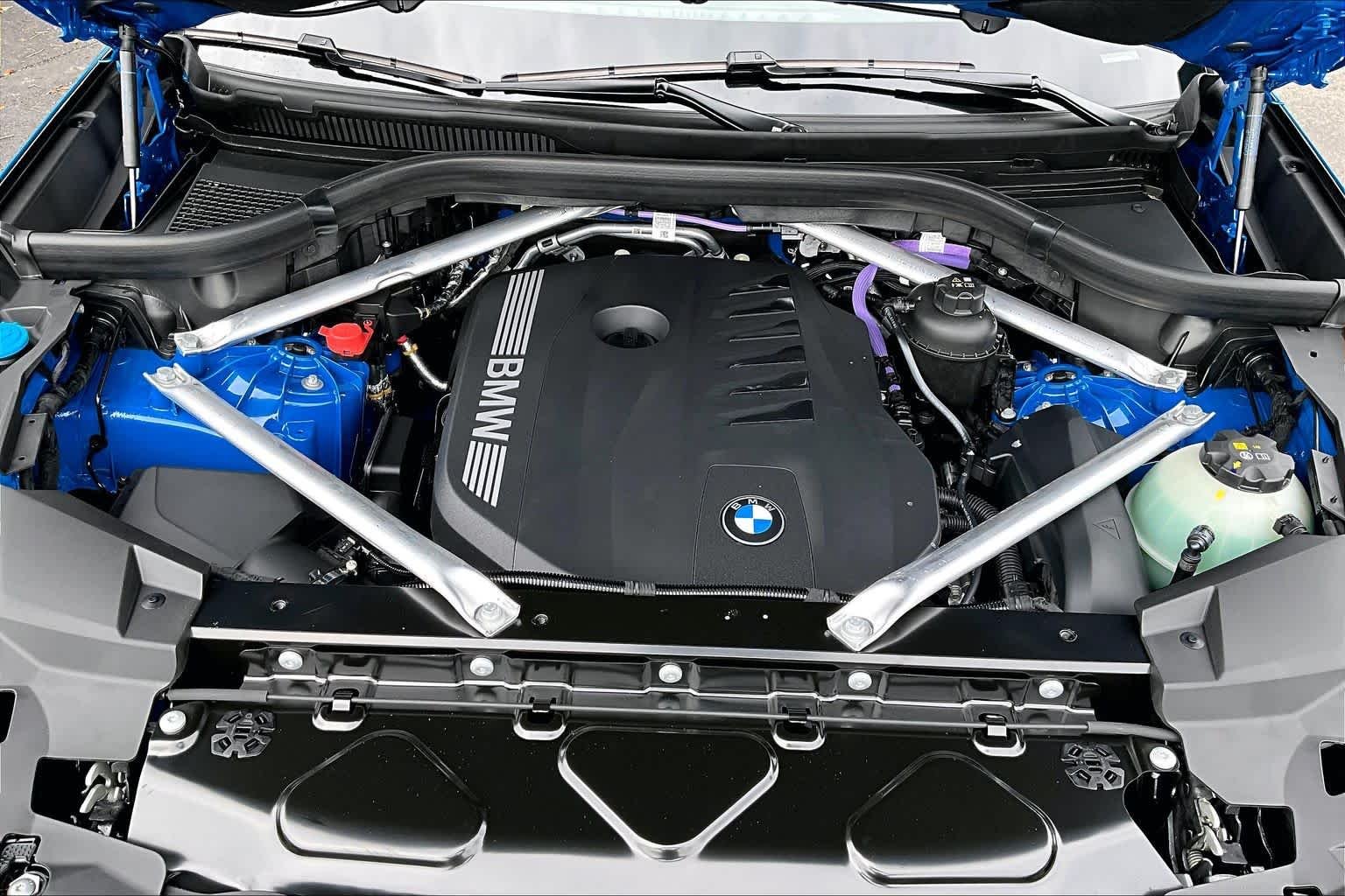 New 2026 Gentian Blue BMW xDrive40i image 16