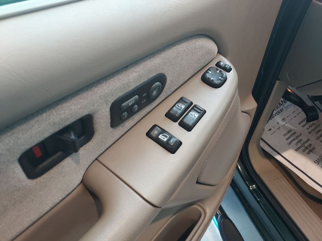 Used 2001 Green GMC SLE image 11