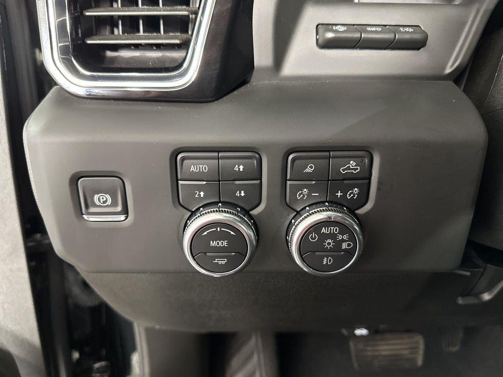 Used 2025 Onyx Black GMC Denali image 25