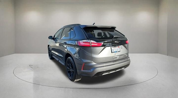 Used 2022 Gray Ford SE image 4