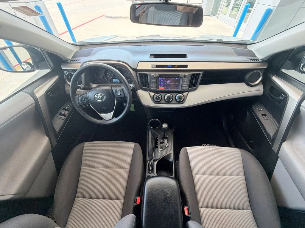 Used 2013 White Toyota LE image 21
