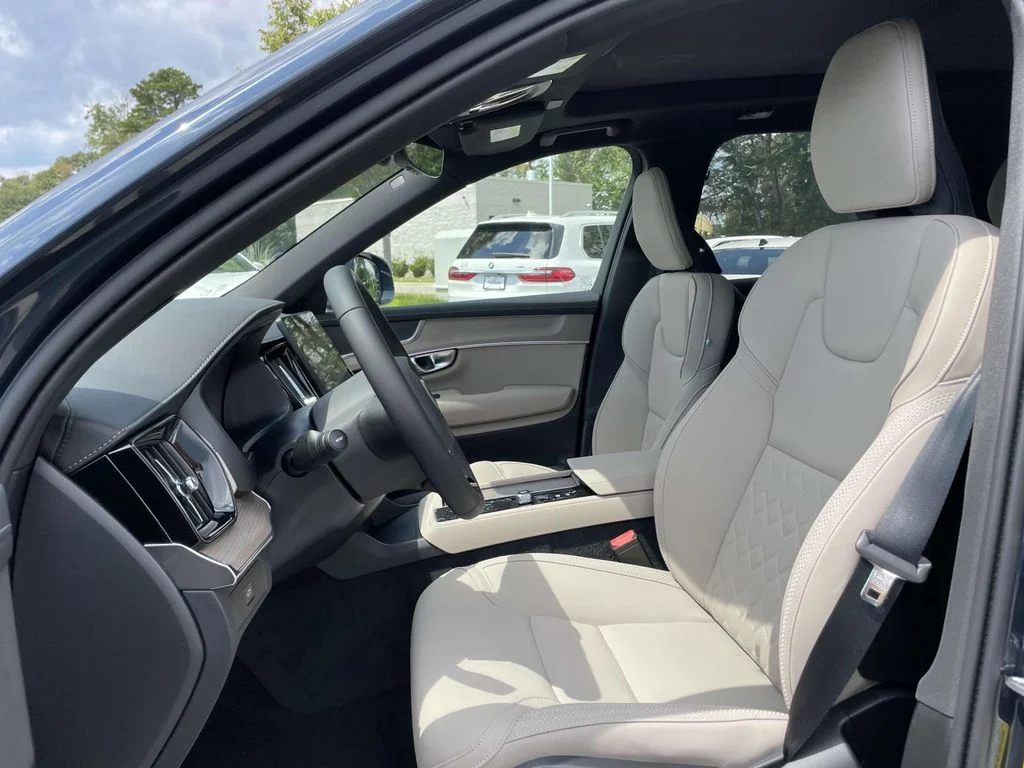 2026 Volvo XC90 Plus - Photo 7