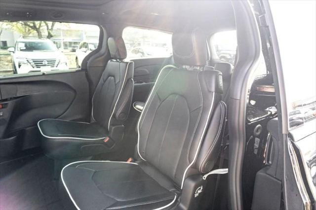 New 2026 Diamond Black Crystal Pearl-Coat Exterior Paint Chrysler Limited image 18