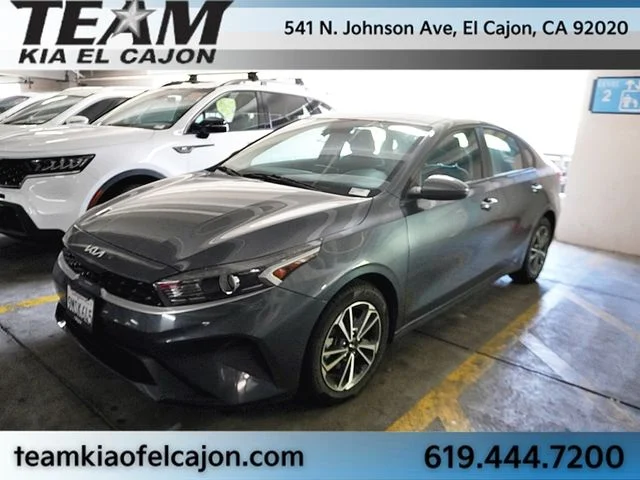 2023 Kia Forte LXS AT's photo