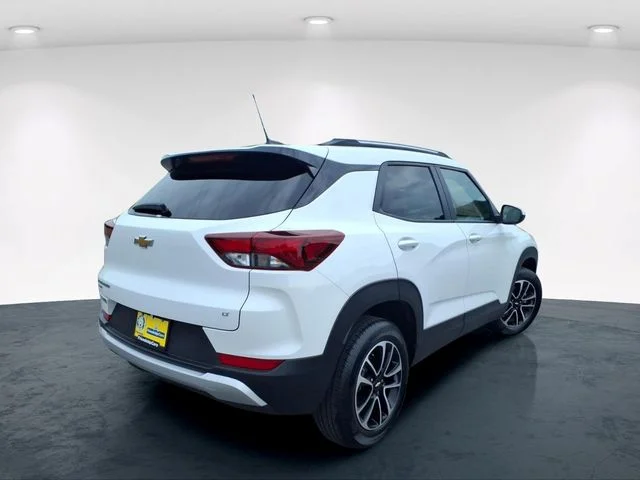 Used 2025 White Chevrolet LT image 8