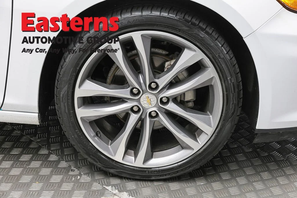 Used 2024 White Chevrolet LT image 33