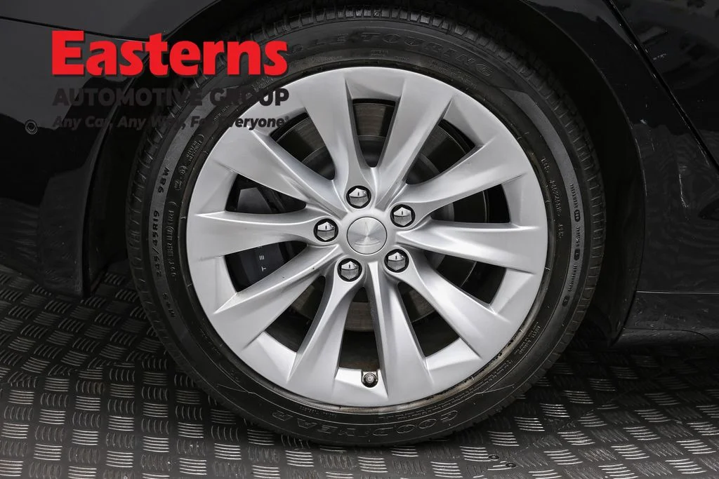 Used 2018 Black Tesla 75D image 27