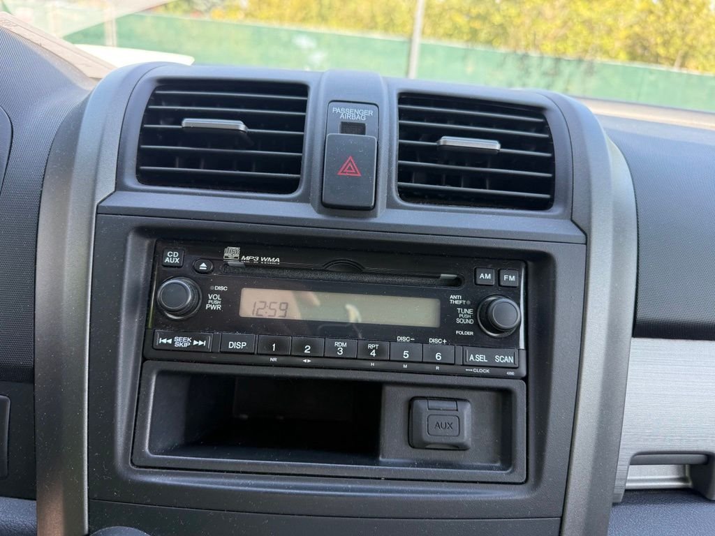 Used 2010 Urban Titanium Metallic Honda LX image 12