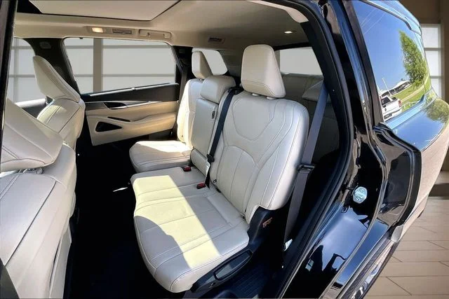 Used 2023 Black INFINITI LUXE image 25