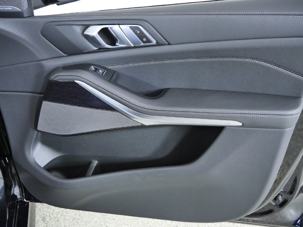 New 2026 Black Sapphire Metallic BMW xDrive50e image 21