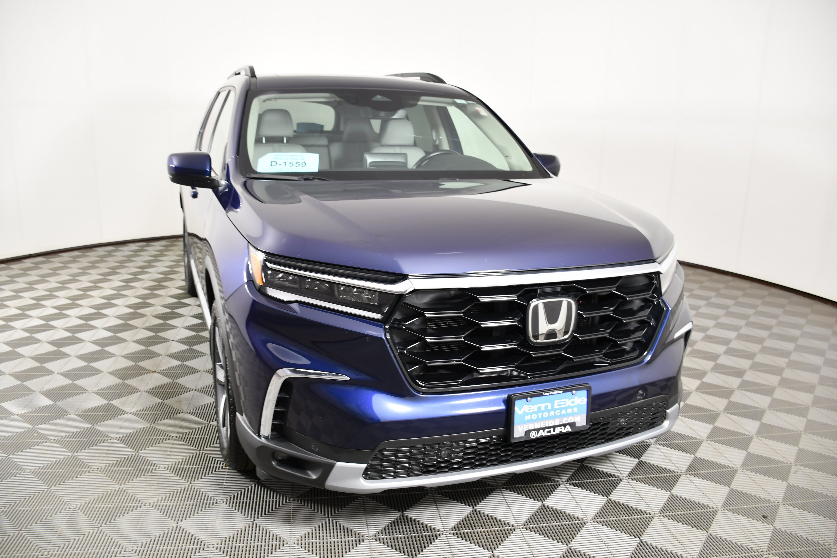 Used 2025 Obsidian Blue Pearl Honda Touring image 3