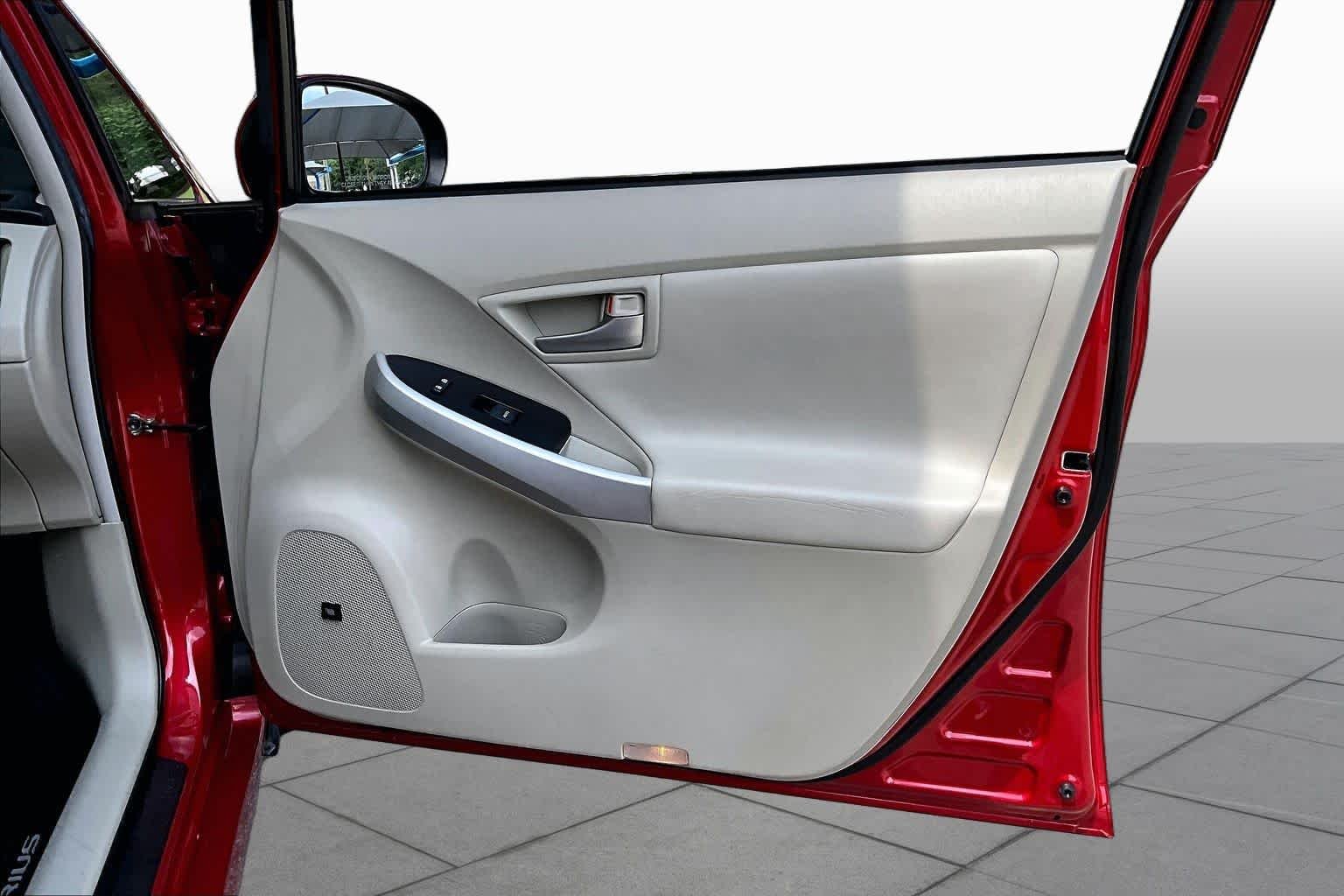 Used 2015 Barcelona Red Metallic Toyota Four image 23
