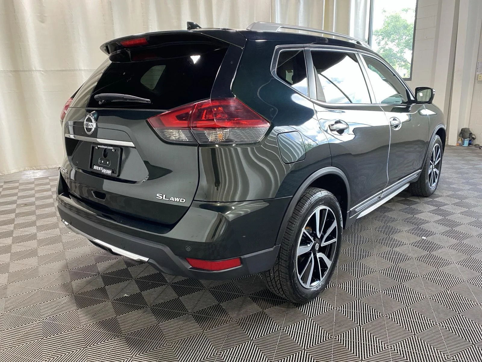 Used 2020 Midnight Pine Metallic Nissan SL image 7