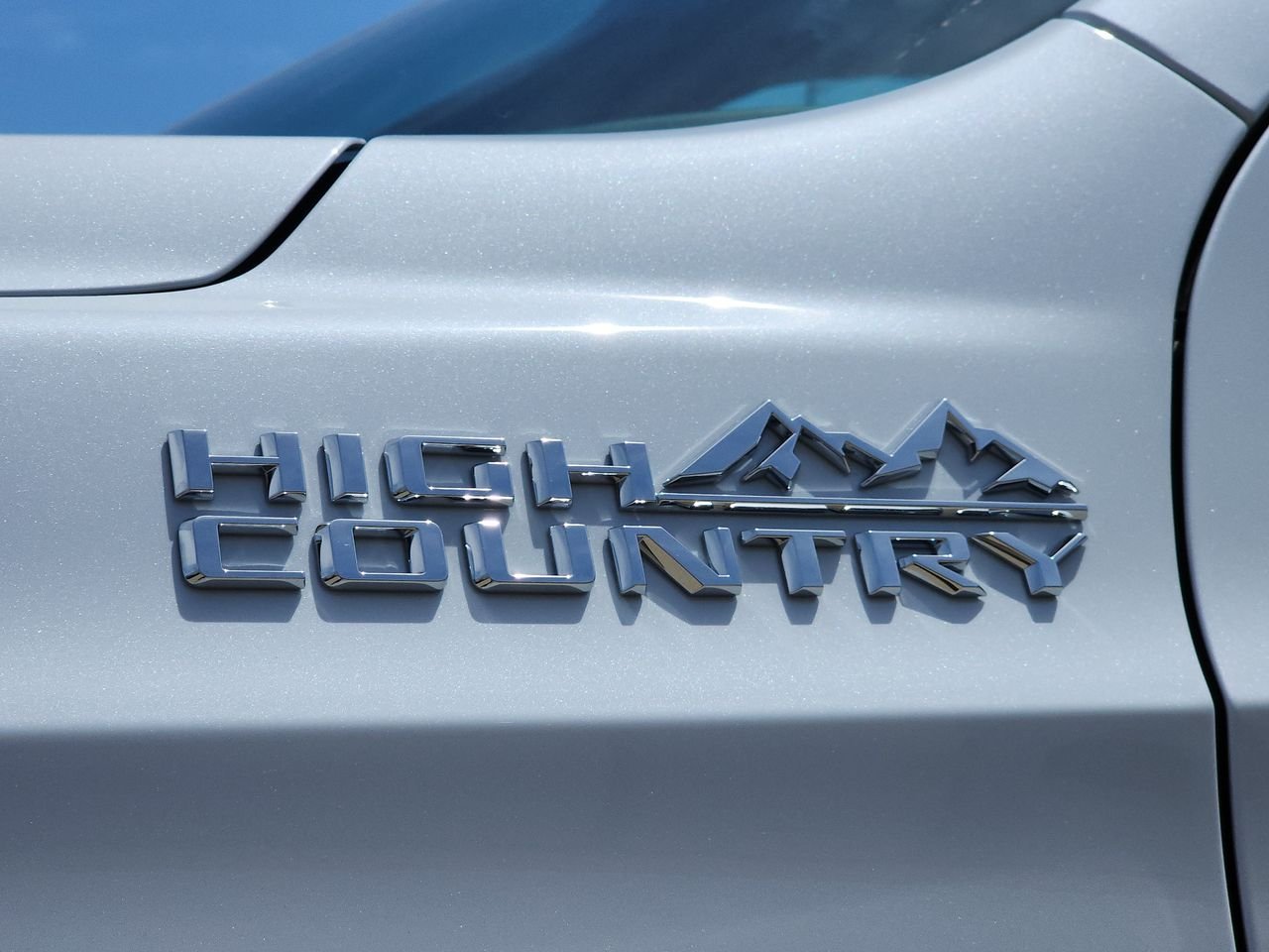 New 2026 Polar White Tricoat Chevrolet High Country image 27