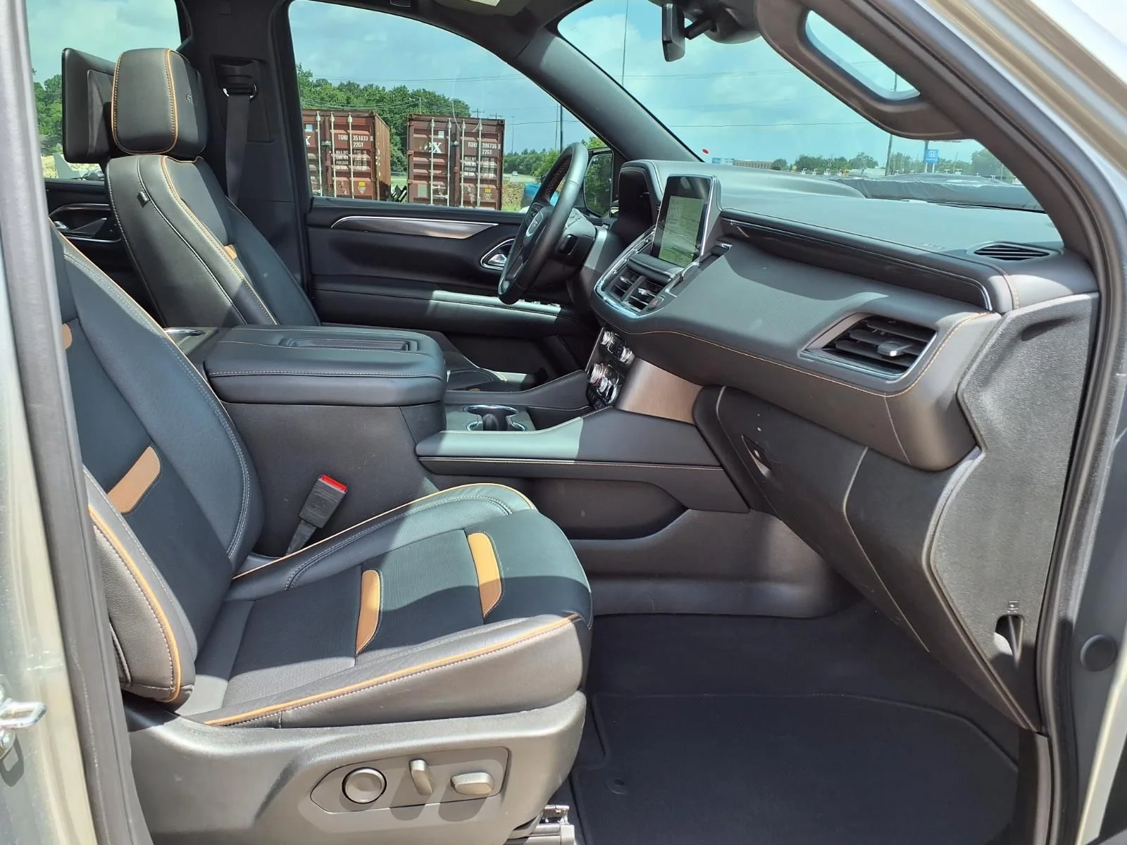 Used 2024 Silver GMC AT4 image 21