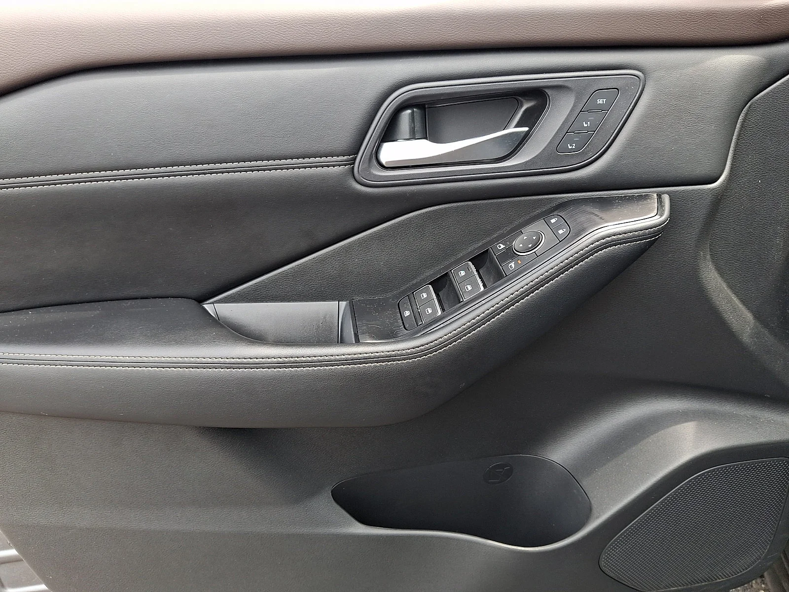 Used 2023 Gun Metallic Nissan SL image 13
