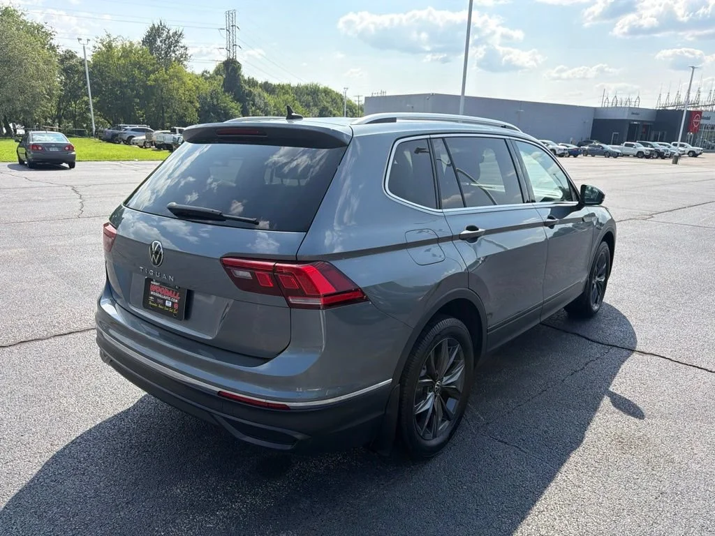 Used 2022 Platinum Gray Metall Volkswagen SE image 9