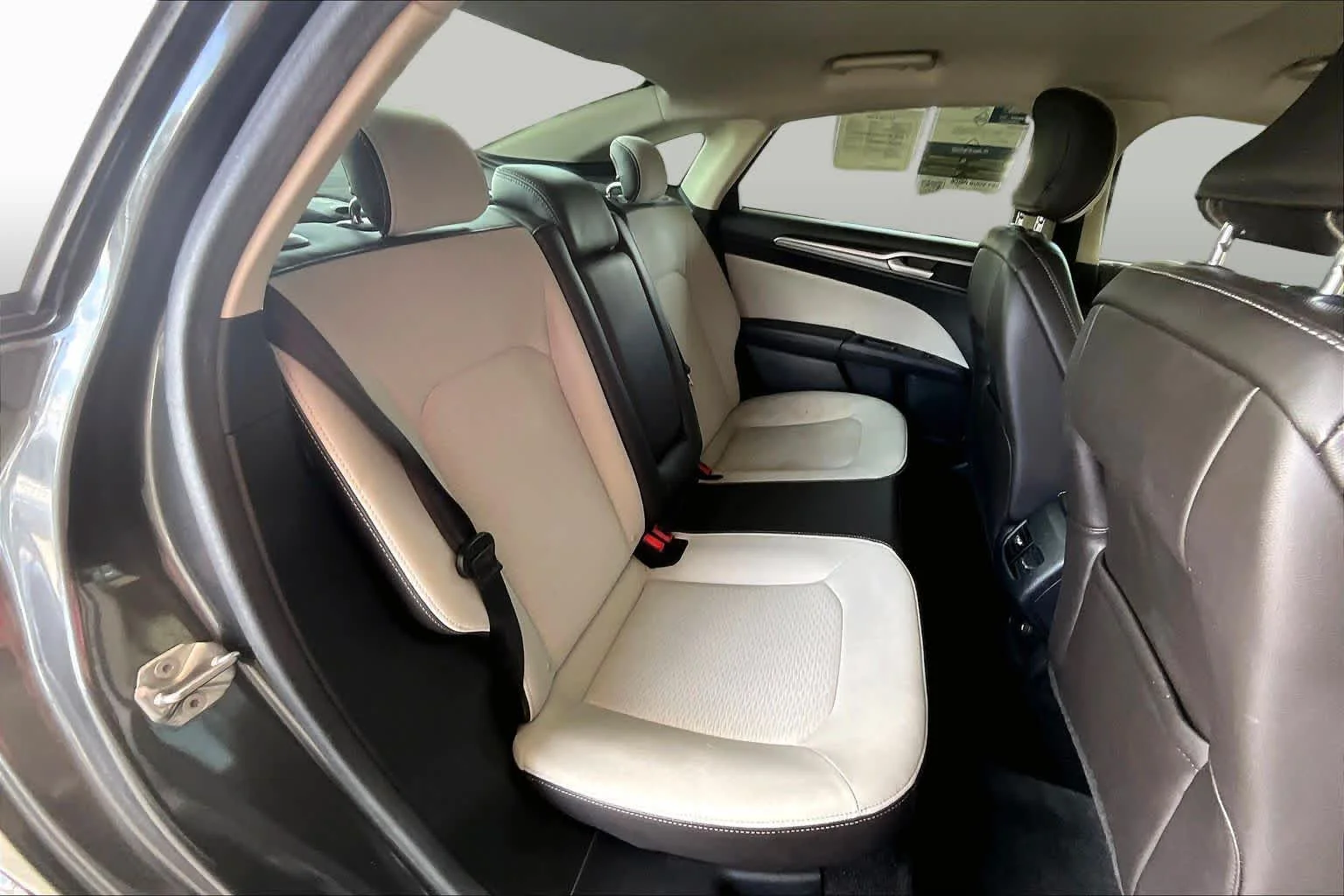 Used 2019 Magnetic Metallic Ford SE image 19