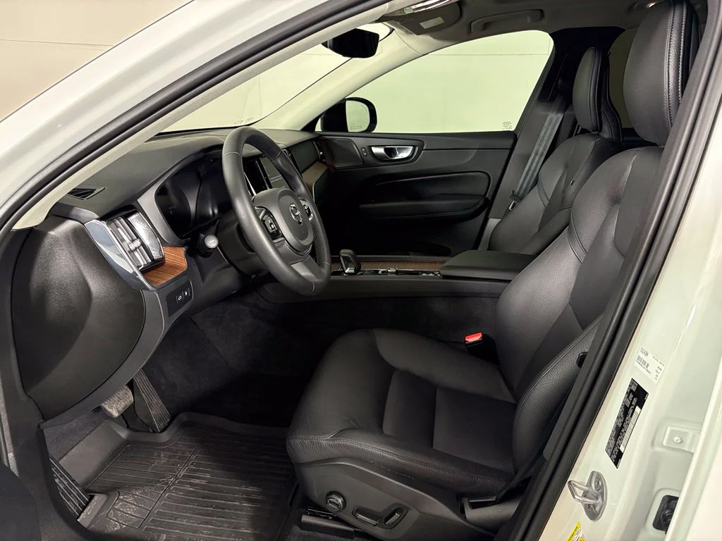 Used 2024 White Volvo T8 Plus Dark Theme image 15