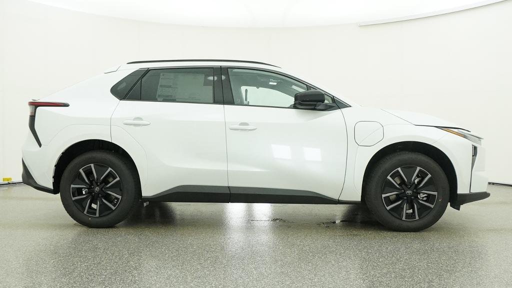 New 2026 Wind Chill Pearl Toyota XLE image 13