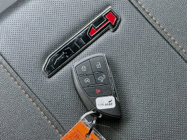 Used 2024 White GMC AT4 image 12